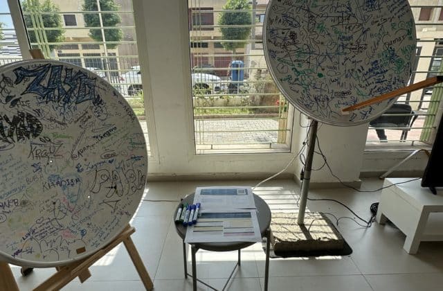 La parabole qui raconte : « Échos Perdus », quand la nostalgie devient un instrument de transmission