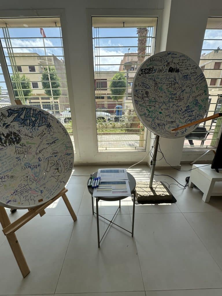 « Échos Perdus » — Installation interactive de Kamel Ghabte, présentée en continu lors d'ÊTRE JEUNE 2026, Centre JOY Nouaceur, Casablanca. 26–27 juin 2026.